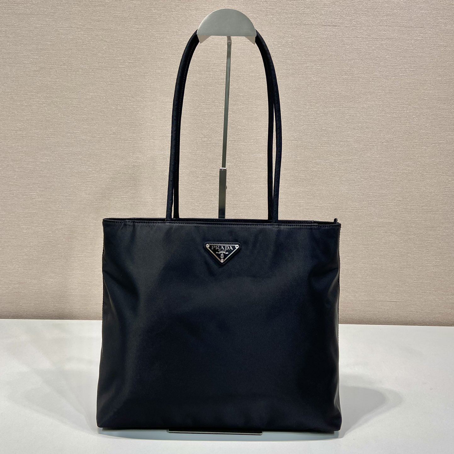 Pra*a shopping bags